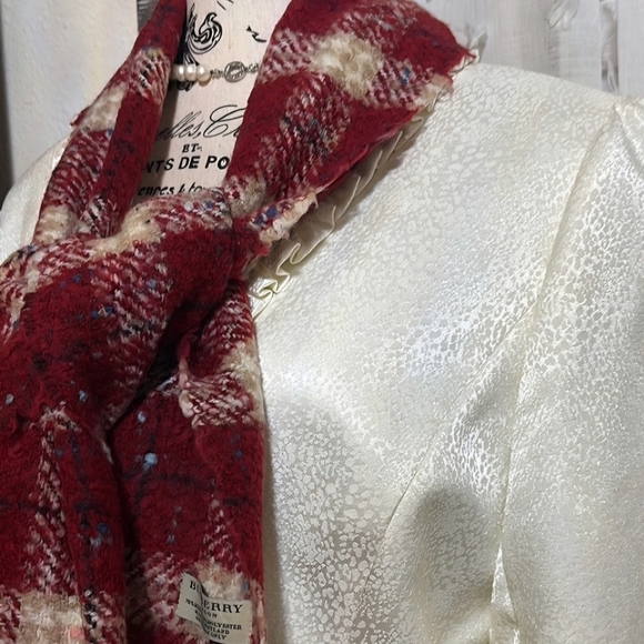 Burberry Plaid Wool Blend Scarf Unisex Red & White Plaid ( EXCELLENT CONDITION) - Picture 5 of 6